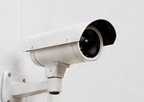 Caméra de surveillance murale